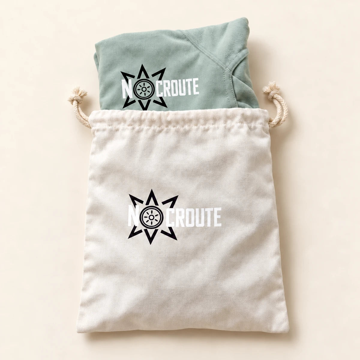 Pochon NoCroute avec le sweat vert d’eau qui dépasse